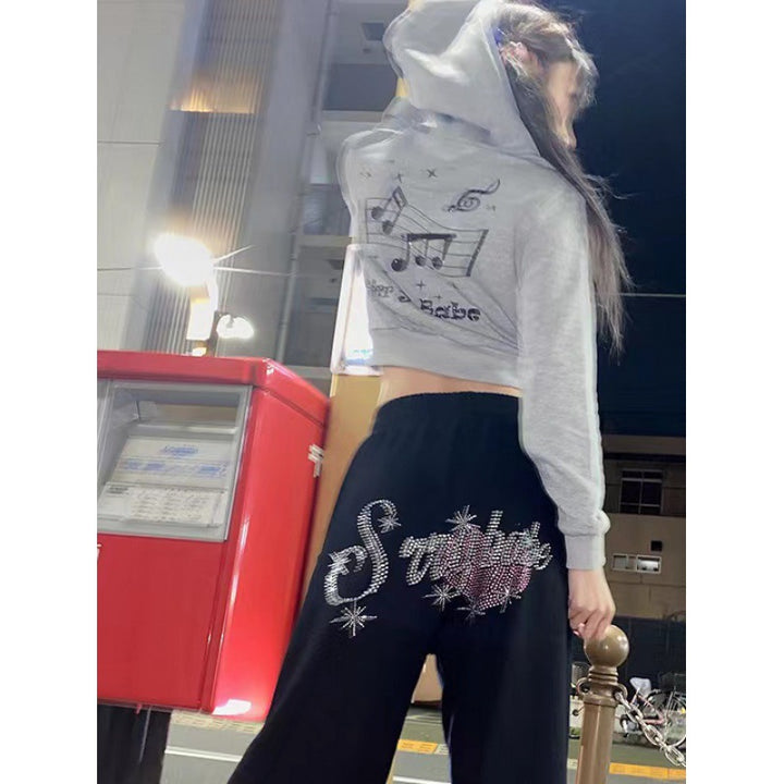 Ladies Cropped Hoodie with Musical Motif Chic & Stil