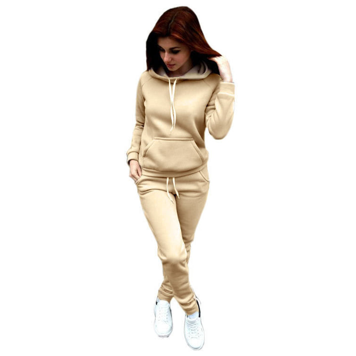 Women's sports set with a casual cut and practical pockets Lune London