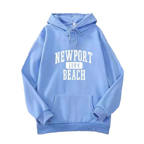 Women's hoodie with nostalgic Newport Beach lettering Chic & Stil