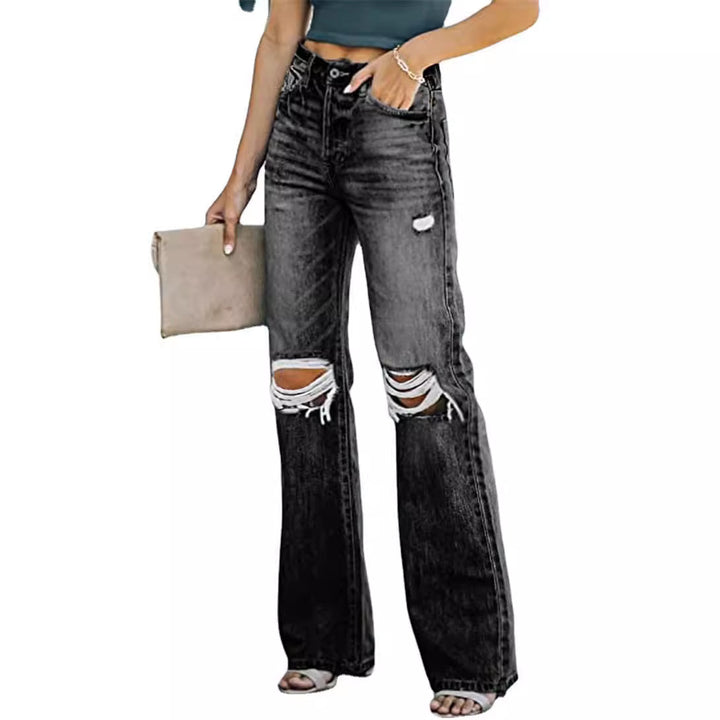 Loose jeans for women in a destroyed style with high pockets and authentic details Lune London