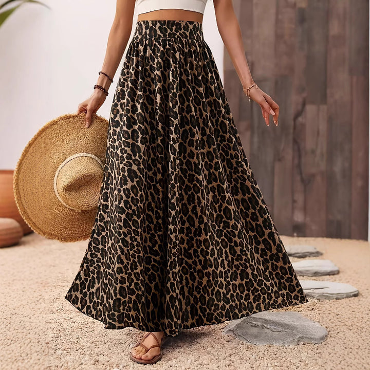 Women's maxi skirt with elastic waistband and eye-catching leopard print Lune London