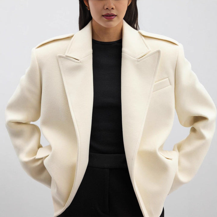 Women’s oversized fashion blazer with narrow lapels Lune London