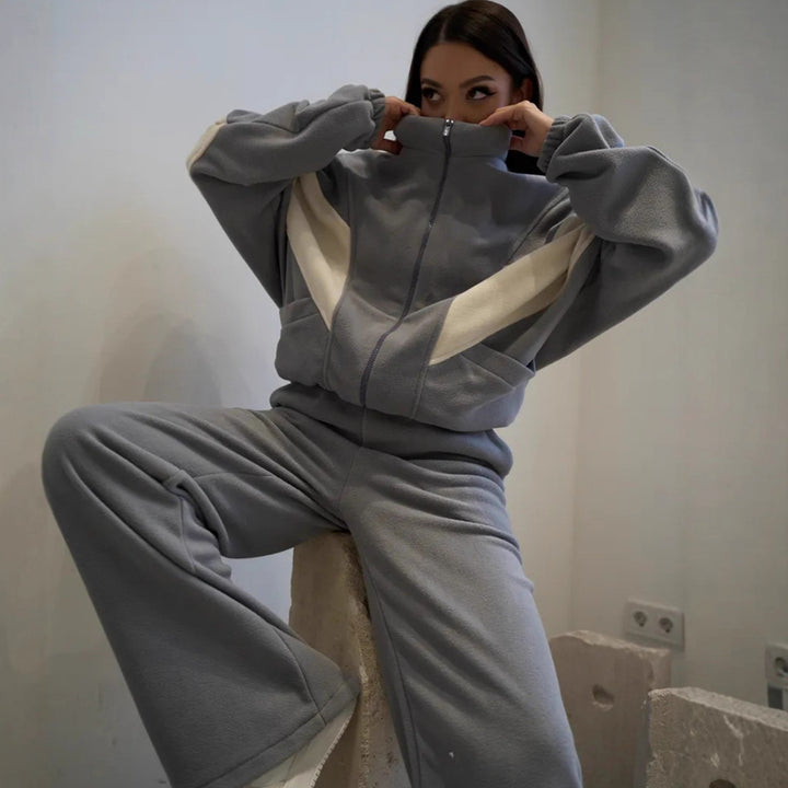 Women's Sporty Fleece Set with High Collar and Loose Pants Chic & Stil