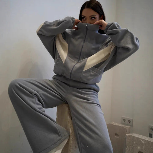 Women's Sporty Fleece Set with High Collar and Loose Pants Chic & Stil
