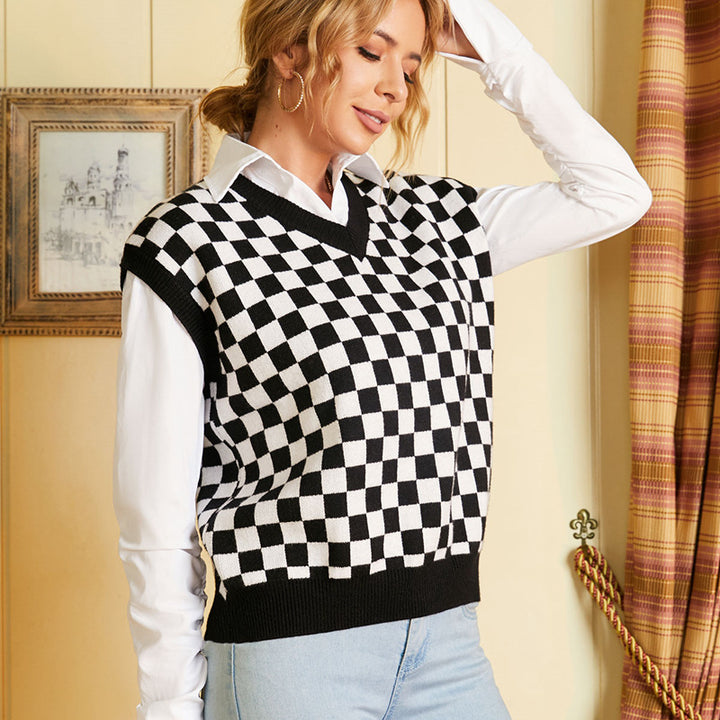 Women's fashion V-neck pullover with checkered pattern Lune London