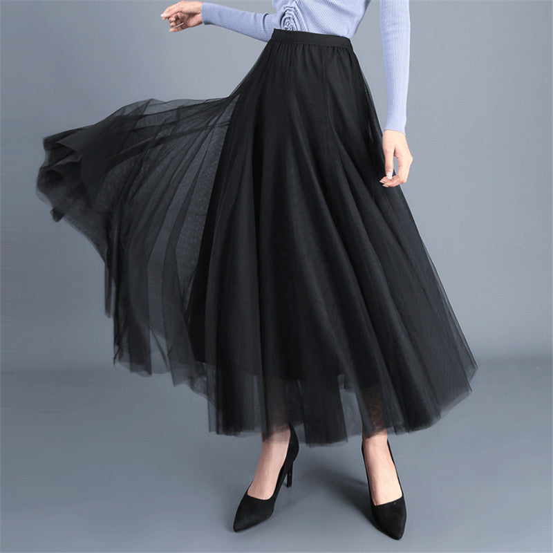 Elegant tulle skirt for women with voluminous cut and elastic waist Lune London