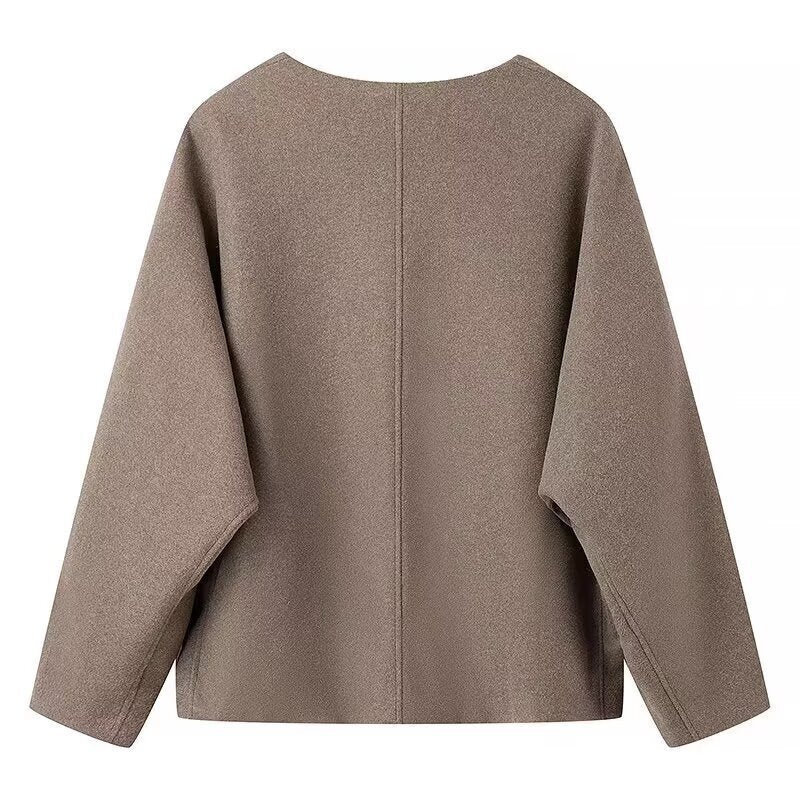 Ladies elegant oversized jacket with V-neck and high quality buttons Lune London