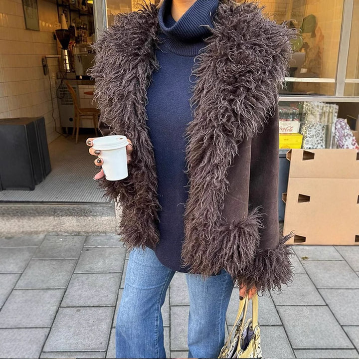 Short casual jacket for women in fluffy material with a unique cut Lune London