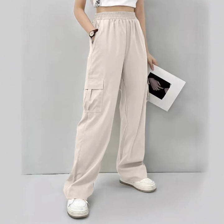 Cargo pants for women with elastic waistband and practical side pockets Lune London
