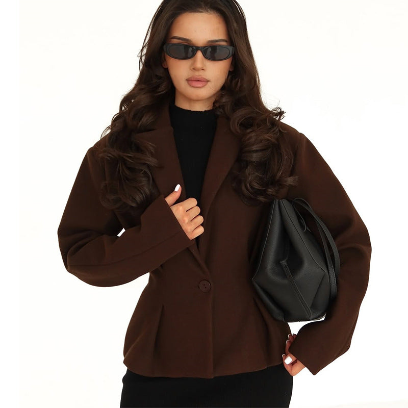 Fitted blazer jacket for women with trendy pockets Lune London