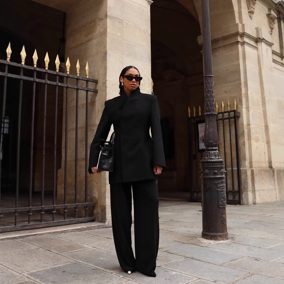 Elegant blazer jacket for women with pockets and modern cut Lune London