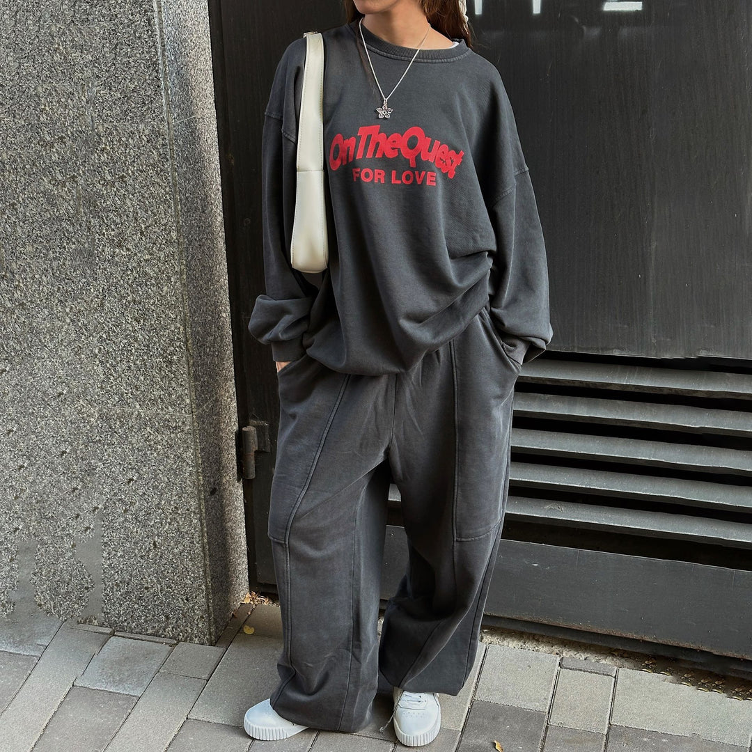 Casual lounge set for women with oversized sweatshirt and wide pants Lune London