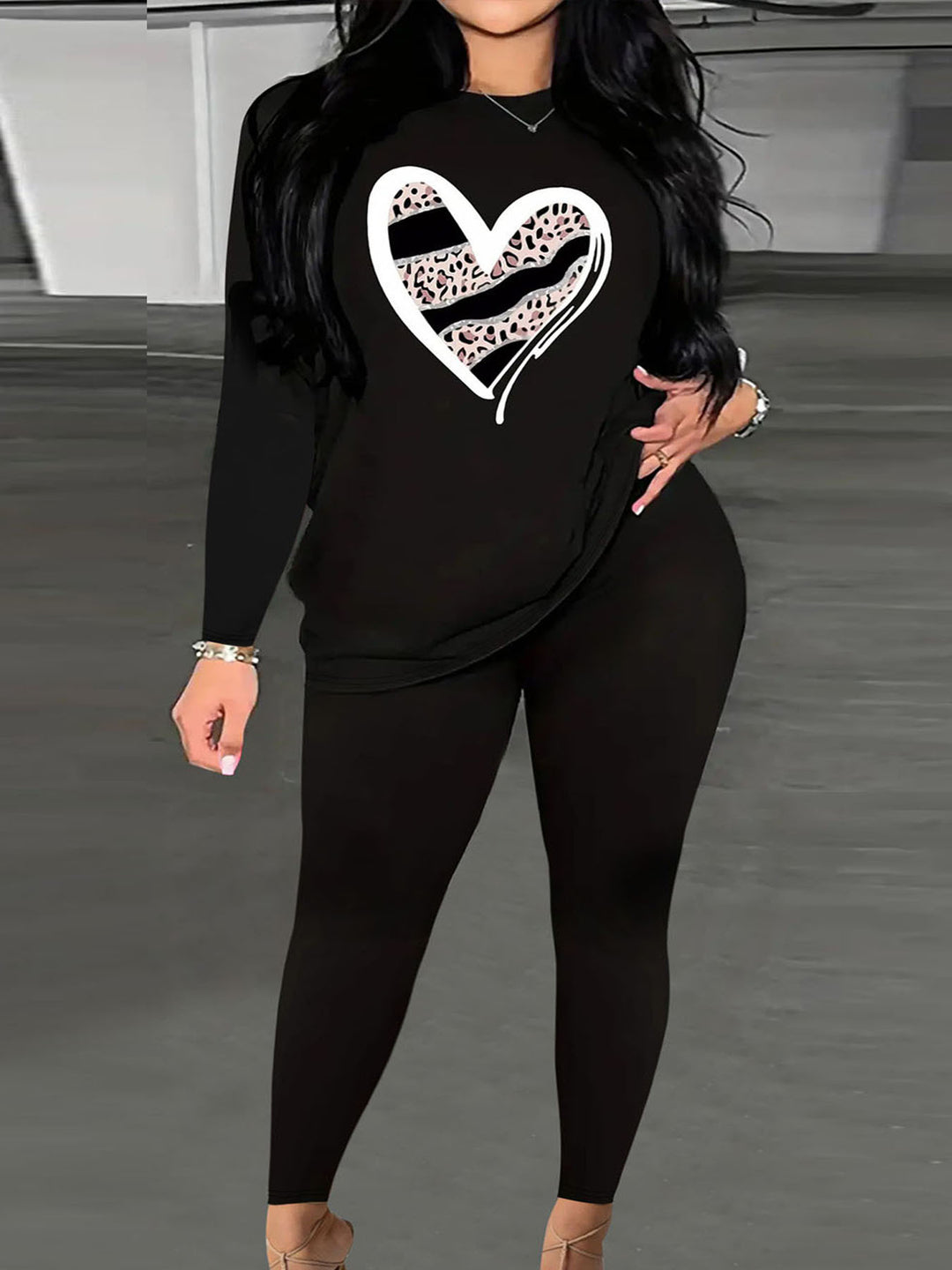 Long sleeve t-shirt for women with a nice bear pattern and a relaxed fit Lune London