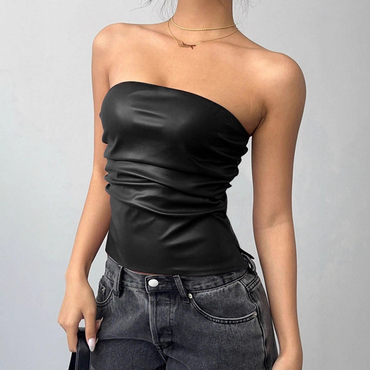 Women's figure-flattering top in edgy leather look Lune London