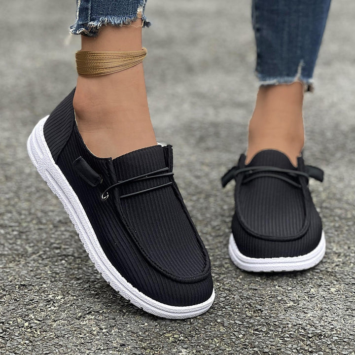 Casual slip-on sneakers for women with non-slip sole and breathable upper Lune London