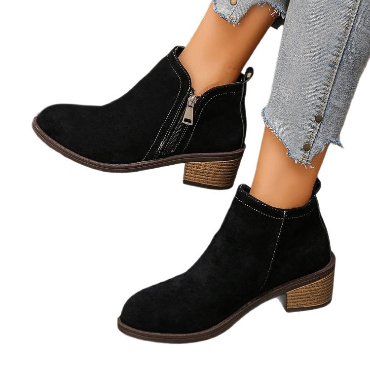 Women's biker ankle boots with side zipper and trendy structure Lune London