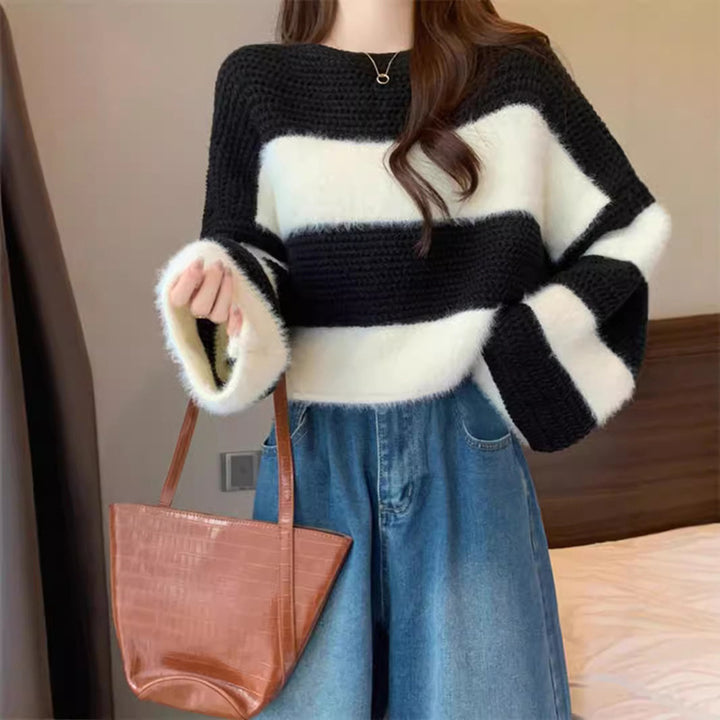 Comfortable sweater for women with a loose fit and a striking striped pattern Lune London