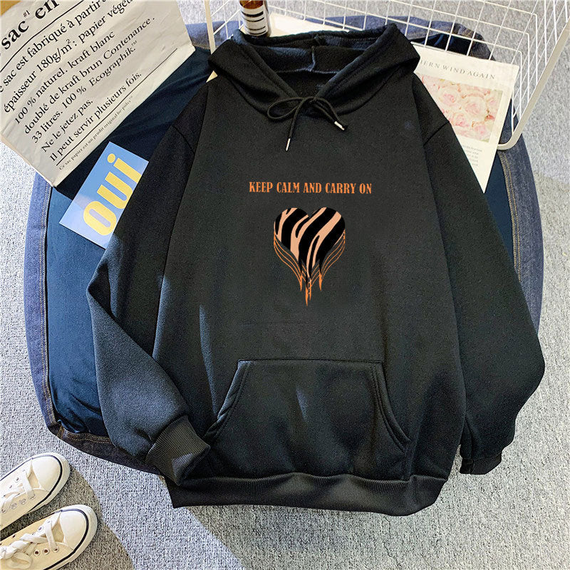 Women's hoodie with trendy heart design and comfortable fit Chic & Stil