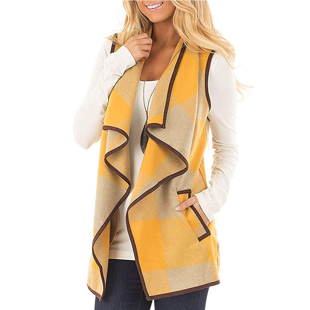 Women's cardigan in warm checkered material with side pockets Lune London