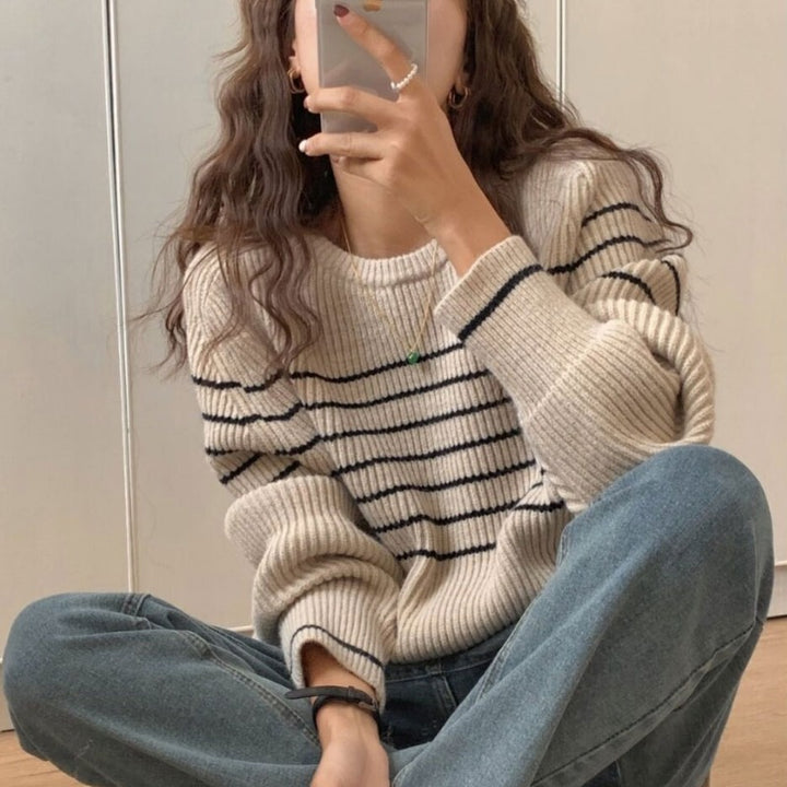 Pull décontracté pour femmes avec motif rayé et coupe moderne Chic & Stil