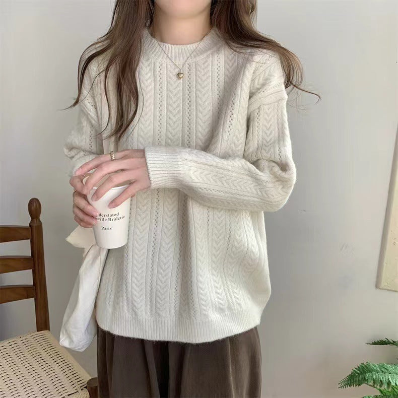 Women’s chunky knit sweater with a modern braid pattern and a high round neck Lune London