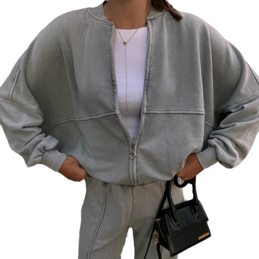 Casual outfit for women with a sweatshirt-like top and a loose-fit pant approach Lune London