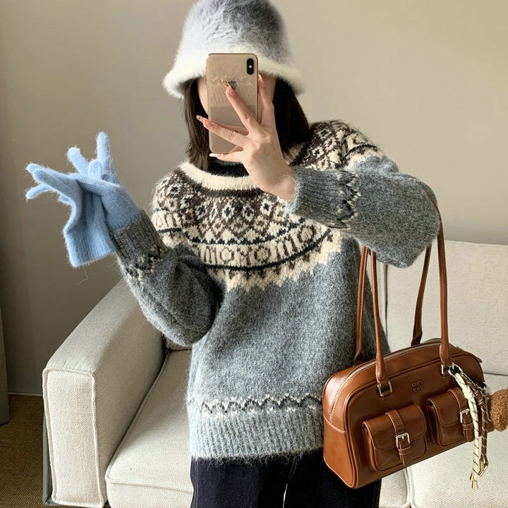 Chunky knit sweater for women with contemporary Norwegian patterns Lune London