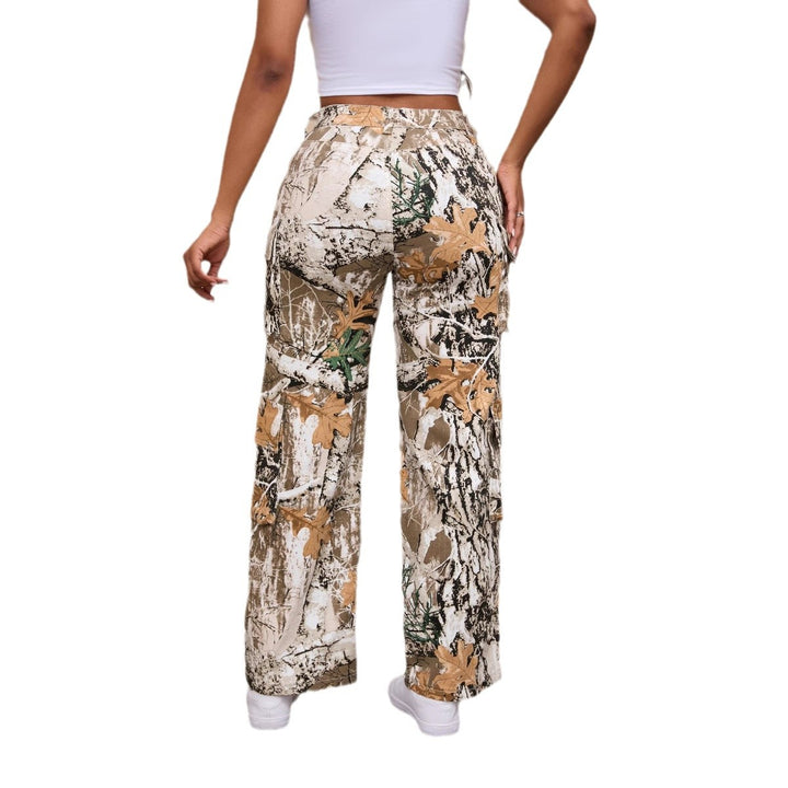 Fashionable women's cargo pants with natural pattern and practical side pockets Lune London