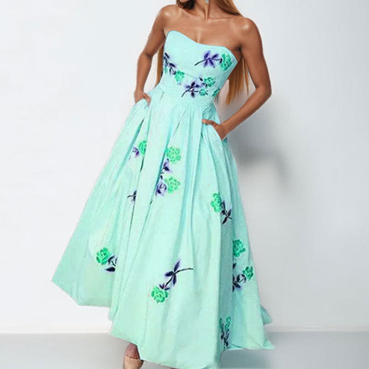 Robe maxi élégante sans bretelles pour femmes avec design floral et poches latérales Chic & Stil
