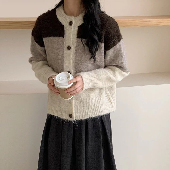 Cardigan en tricot confortable pour femme avec fermeture à boutons et rayures de couleur contrastante Chic & Stil