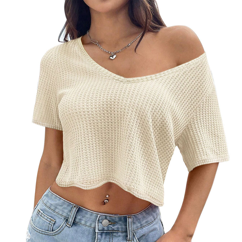 T-shirt court décontracté pour femme avec col V asymétrique et texture aérienne Chic & Stil