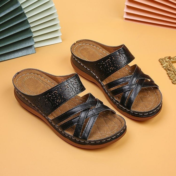 Comfortable strap sandals for ladies with floral cut and ergonomic sole Lune London