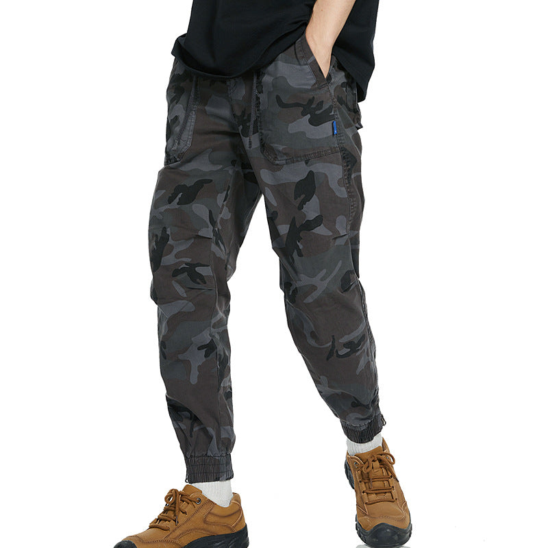 Men's cargo pants with practical side pockets Lune London