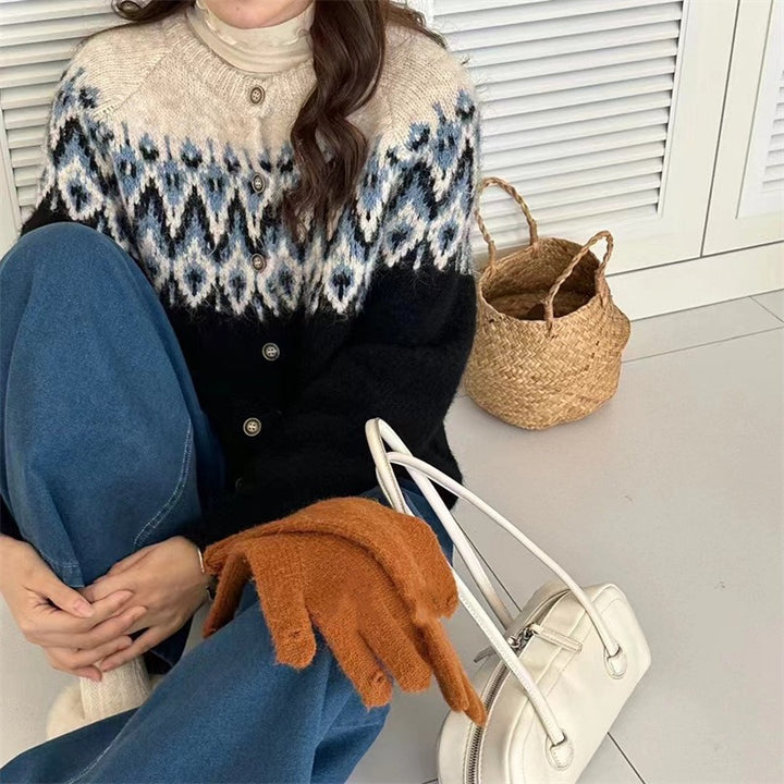 Ladies chunky knit cardigan with geometric Fair-Isle pattern and elegant button placket Lune London