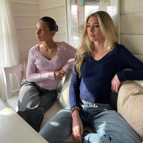 Women’s knitted sweater with V-neck and long sleeves Lune London