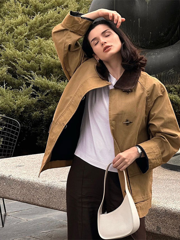 Trendy utility jacket for ladies with classic collar and practical pockets Lune London