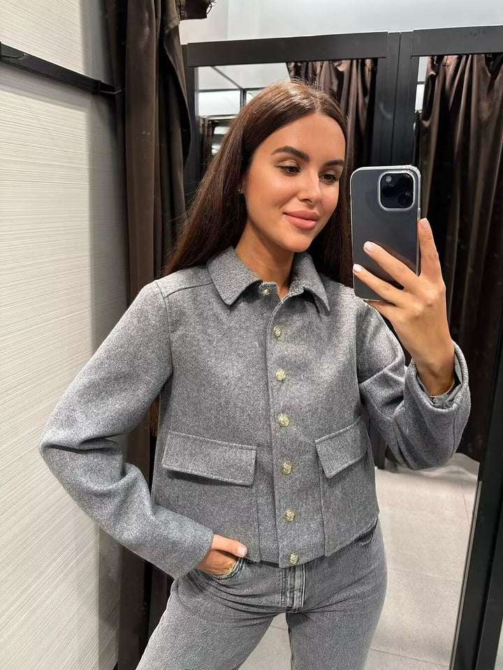 Short trendy jacket for ladies with practical pockets and gold buttons Lune London
