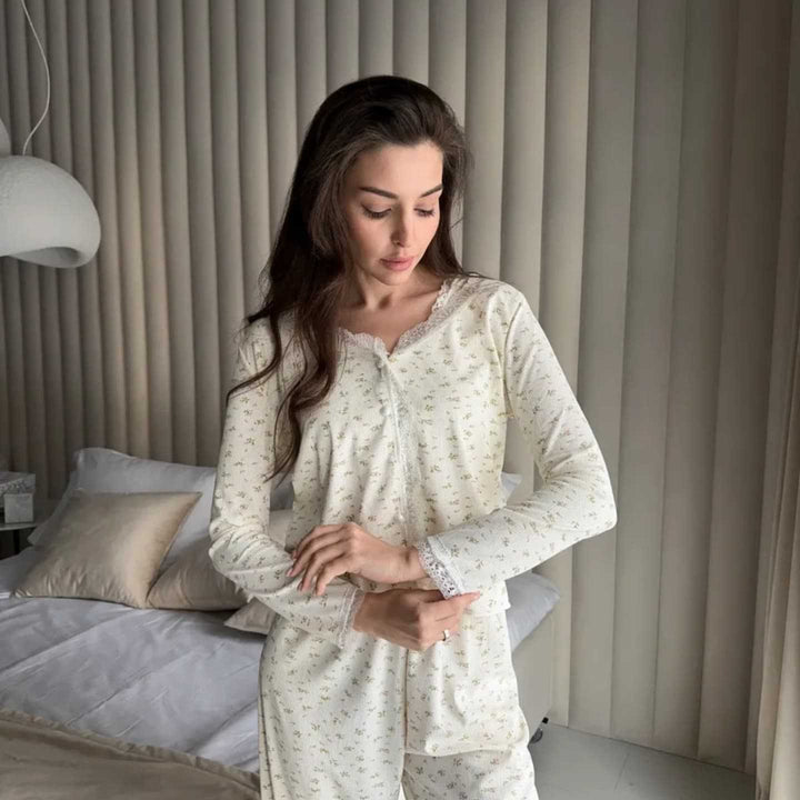 Women's pajamas with fine floral patterns and an elegant lace finish Lune London