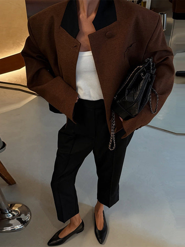 Trendy short jacket for women with structured cut and high collar Lune London