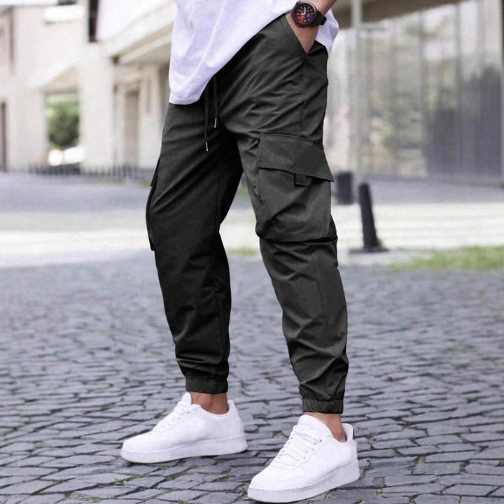 Men's cargo pants with elastic waistband and practical side pockets Lune London