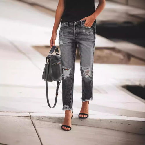 Women's jeans with fashionable destroyed details and comfortable fit Lune London