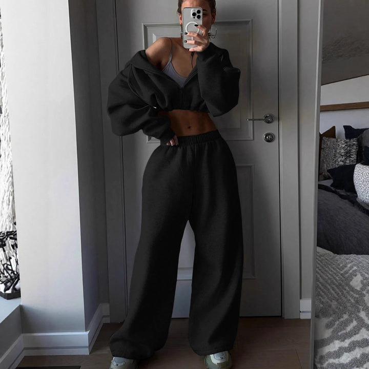 Casual women's tracksuit with an oversized hoodie and a wide fit Lune London
