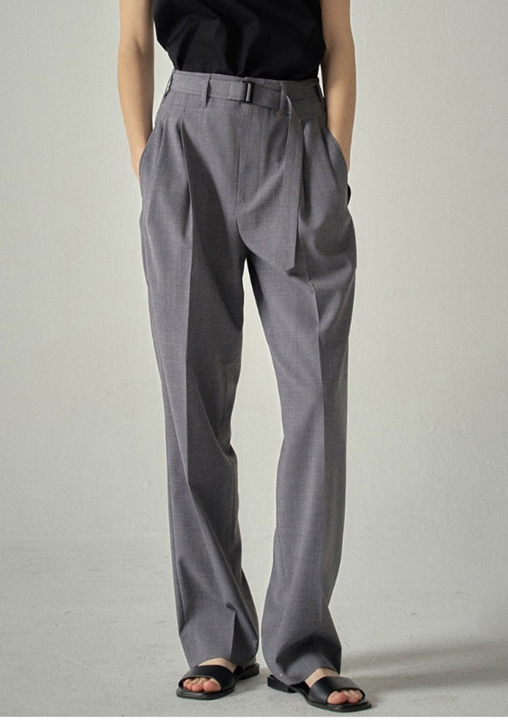 Pantalons en tissu élégants pour femmes avec taille haute et ceinture stylée Chic & Stil
