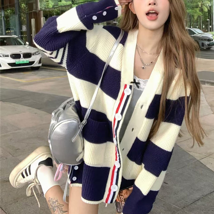 Casual knitted cardigan for women with striped pattern and practical pockets Lune London