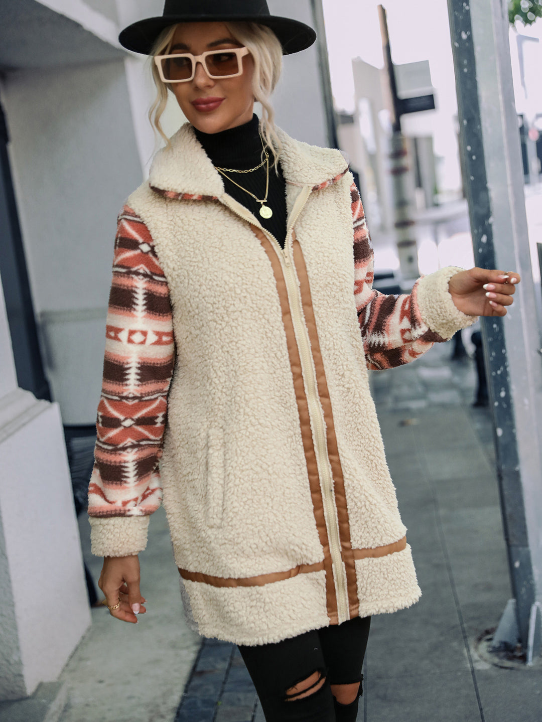 Long fleece-lined jacket for women with trendy pattern and practical integrated pockets Lune London