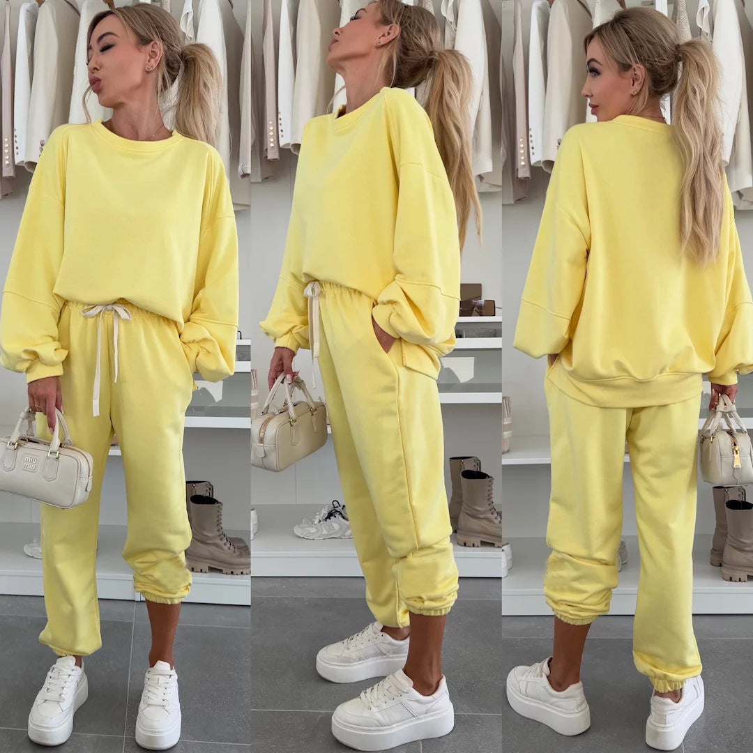 Ladies comfortable tracksuit made of high-quality cotton blend with drawstring and loose fit Lune London