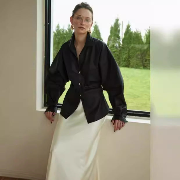 Blouse designer femme avec des manches volumineuses et des détails de boutons exquis Chic & Stil