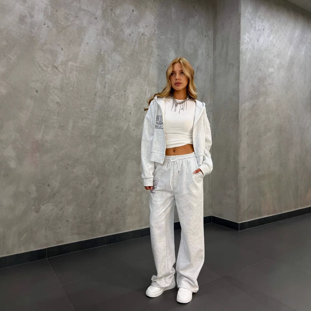 Casual set for women with cropped hoodie jacket and comfortable jogger pants Lune London