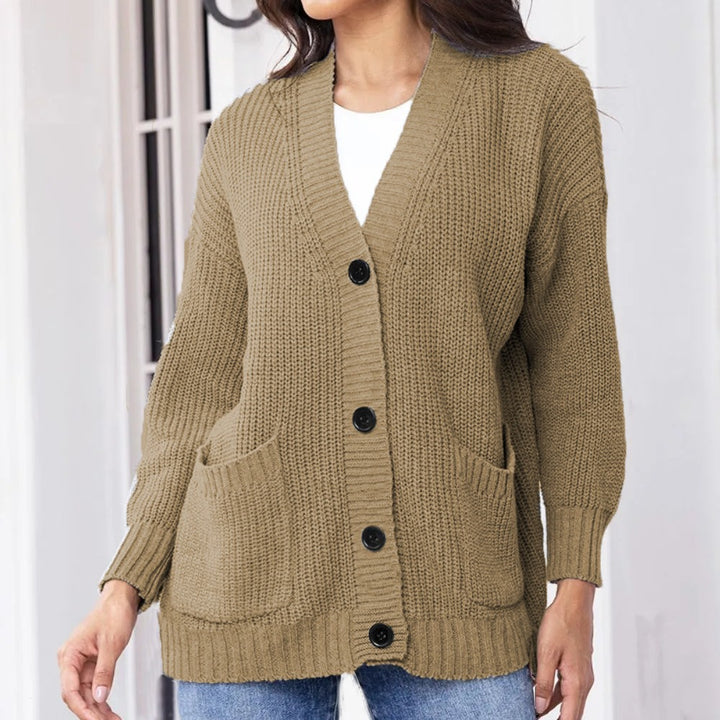 Chunky knit cardigan for women with practical pockets and casual fit Lune London