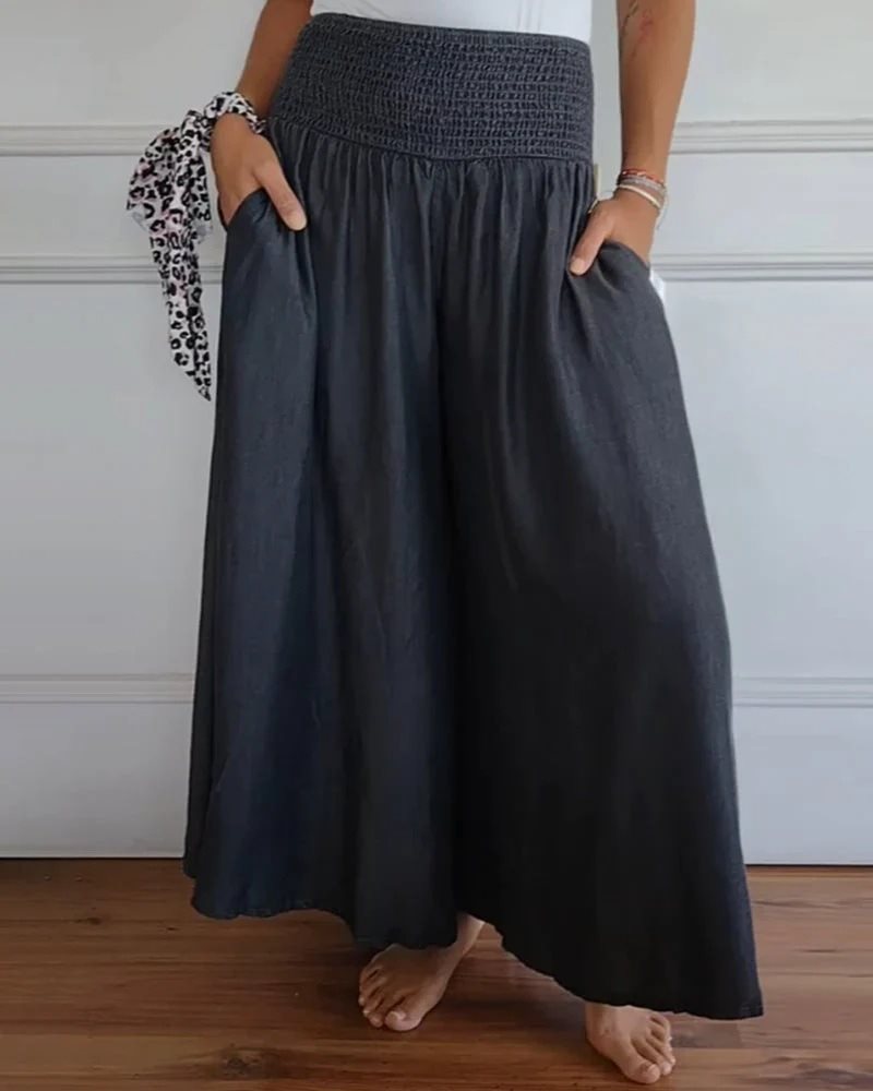 Wide cotton pants for women with elastic waistband and practical pockets Lune London